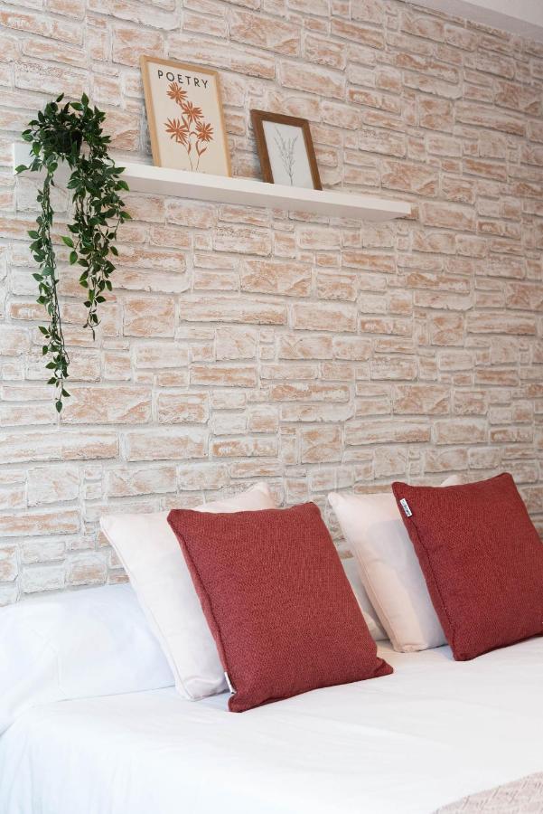 Amplia Vivienda Con Garaje *