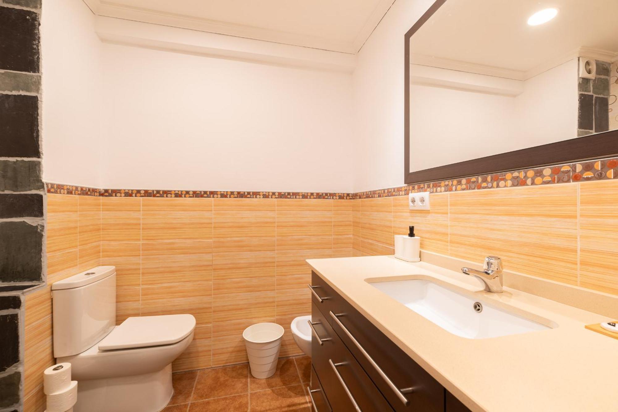 Apartment Amplia Vivienda Con Garaje